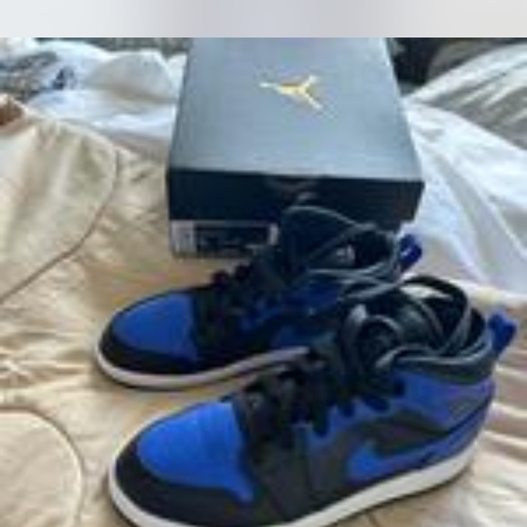 Authentic Nike Jordans mid - Picture 2 of 4